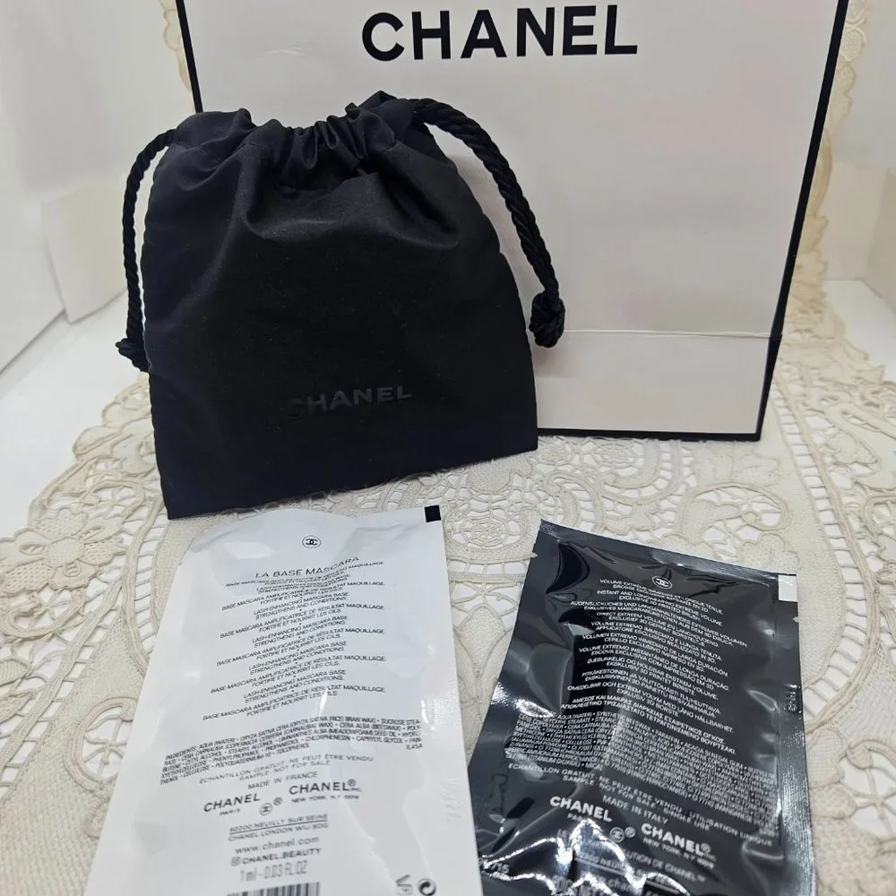 CHANEL MASCARA & MASCARA BASE SAMPLES IN CHANEL BLACK GIFT PUCH